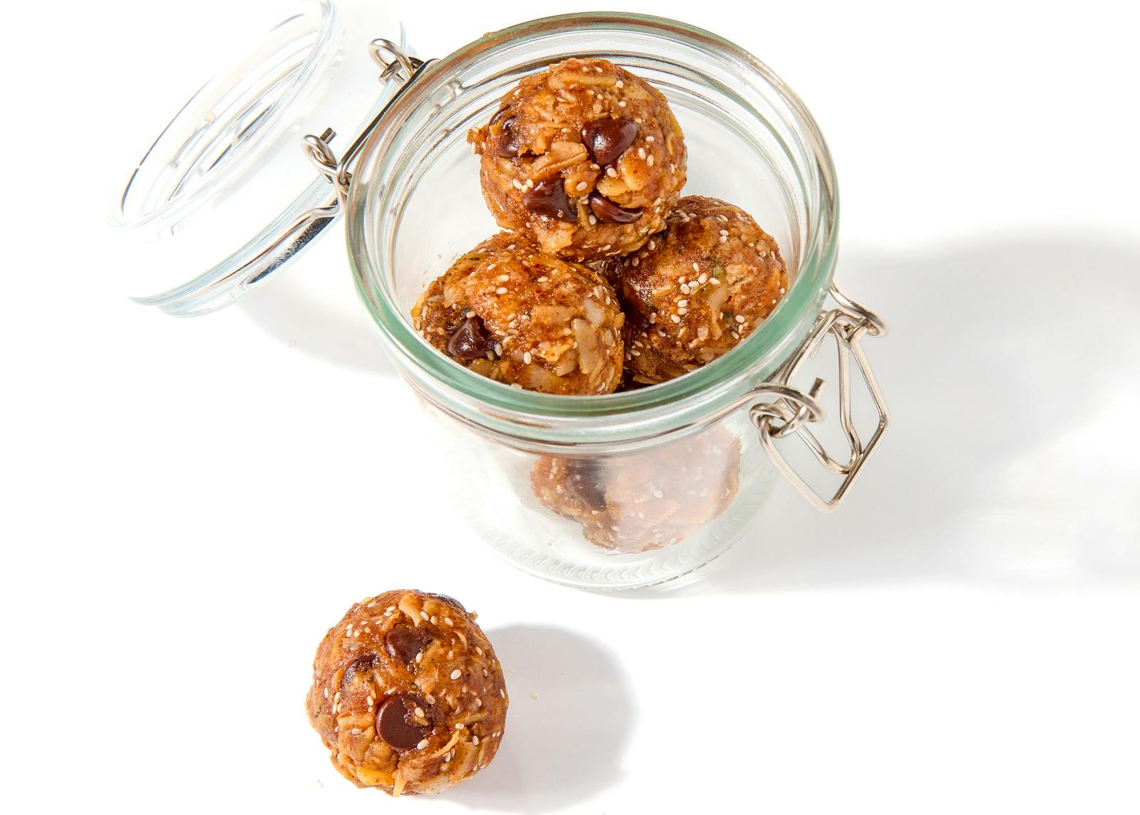 2739_Emily_Peck_Almond_Butter_Energy_Bites_04721